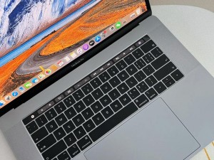 1819 岁的 macbookpro，视网膜显示屏，操作流畅，使用方便