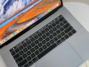 苹果 18 与 19 年款 MacBook Pro，强劲能与轻薄设计的完美融合